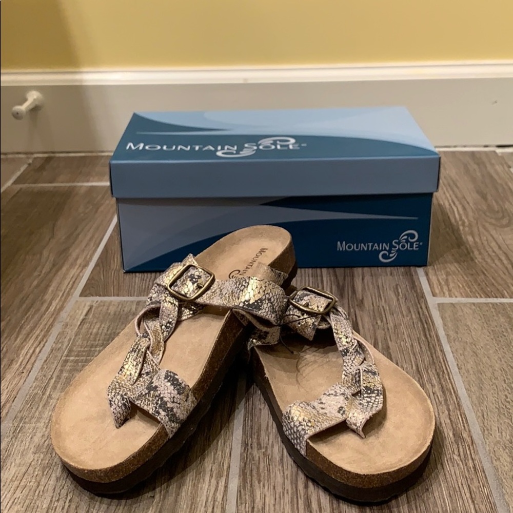 NWT Mountain Sole Hollie Sandal